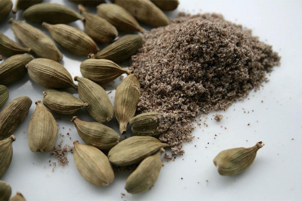 زیره و هل — کمک به هضم و کاهش نفخ