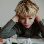 چگونه با مشق ننوشتن بچه ها برخورد کنیم؟