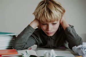 چگونه با مشق ننوشتن بچه ها برخورد کنیم؟